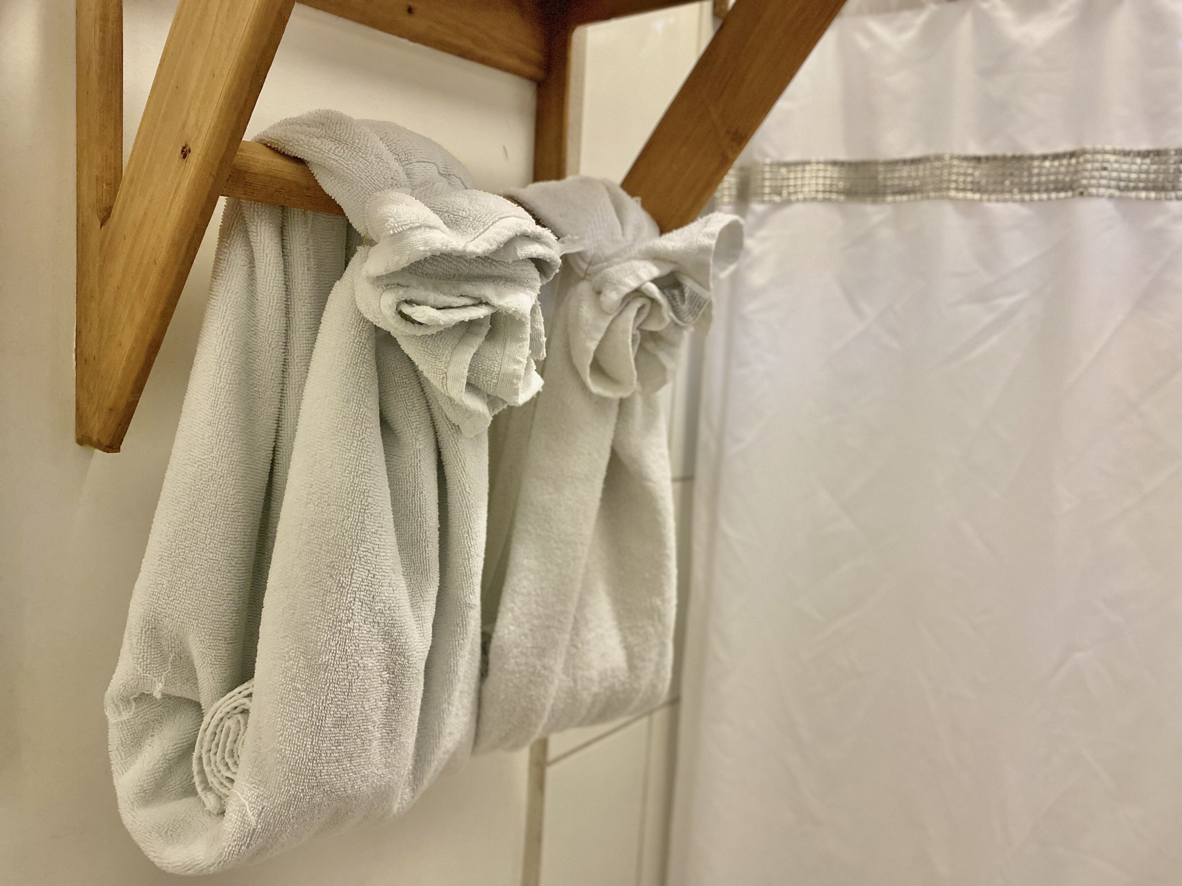 traditional room, 1 queen bed | bathroom | shower, free toiletries, hair dryer, towels