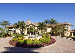 Surrounded by lush gardens and a tranquil fountain, this hotel offers a serene escape.
