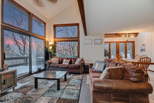 Camelback Condo - Premier Tranquility & Comfort