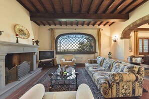 Fireplace - Villa Miniato by MMega (San Miniato)