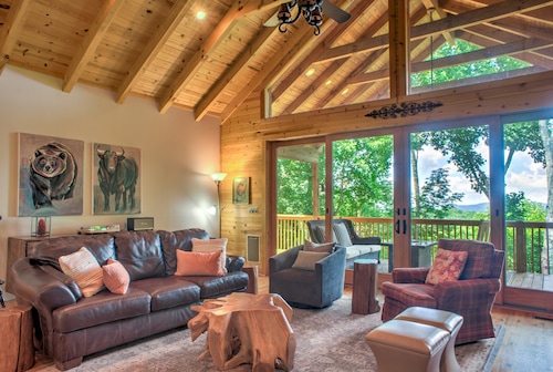 Bear and Bull Lodge | Mountain Lodge with Golf, Skiiing, Trails!