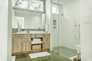 Combined shower/tub, hair dryer, towels, soap - Location, comfort, and 5 beach accesses to more than one mile of deeded beach! (Seagrove Beach)