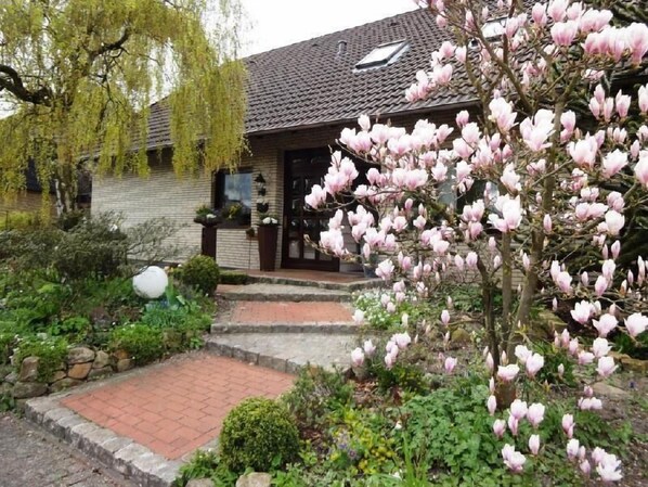 Apartment (Fewo Höflich - Fewo 1 Heiderosenweg) | Exterior - Fewo Höflich - Fewo 1 Heiderosenweg (Bad Zwischenahn)