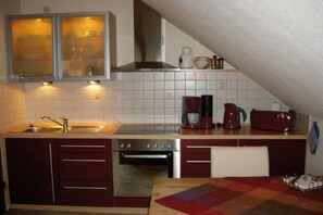 Apartment (Fewo Höflich - Fewo 1 Heiderosenweg) | Private kitchen | Fridge - Fewo Höflich - Fewo 1 Heiderosenweg (Bad Zwischenahn)