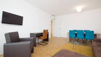 Apartemen (Linzerstrasse Top 6A) | Ruang keluarga