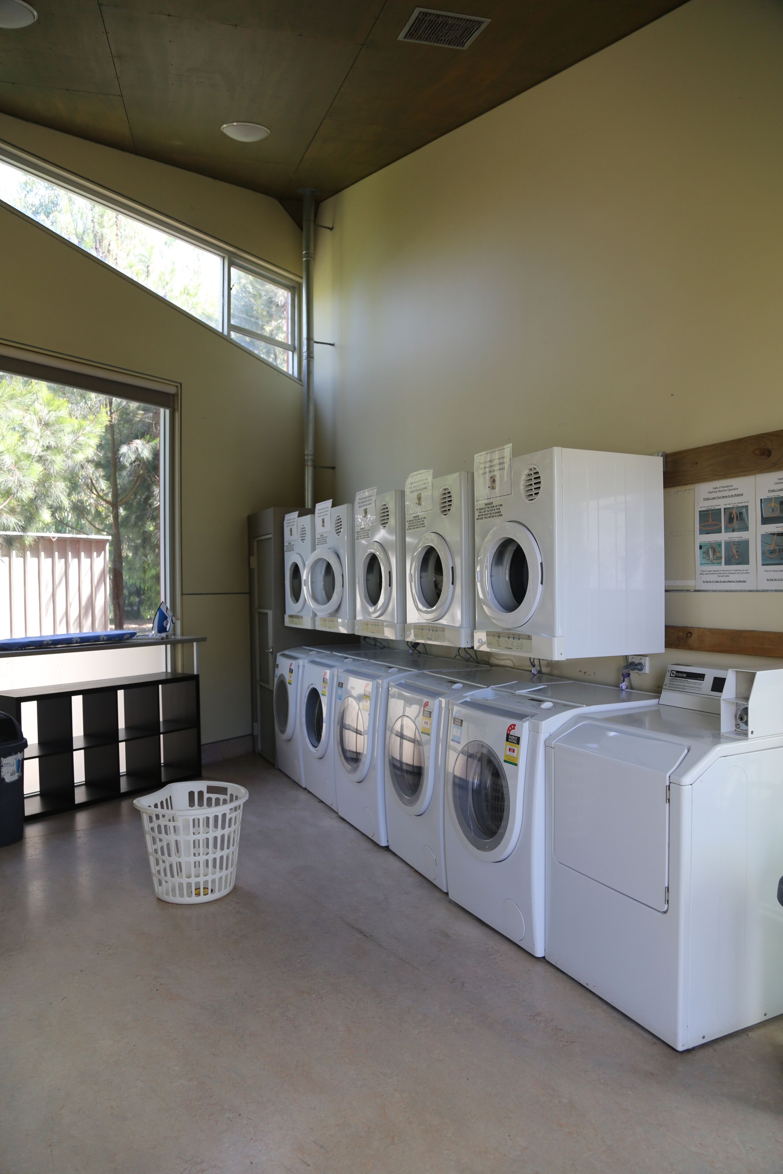 Single ensuite room in convenient quiet location — image 2