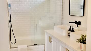 Combined shower/tub, eco-friendly toiletries, hair dryer, towels