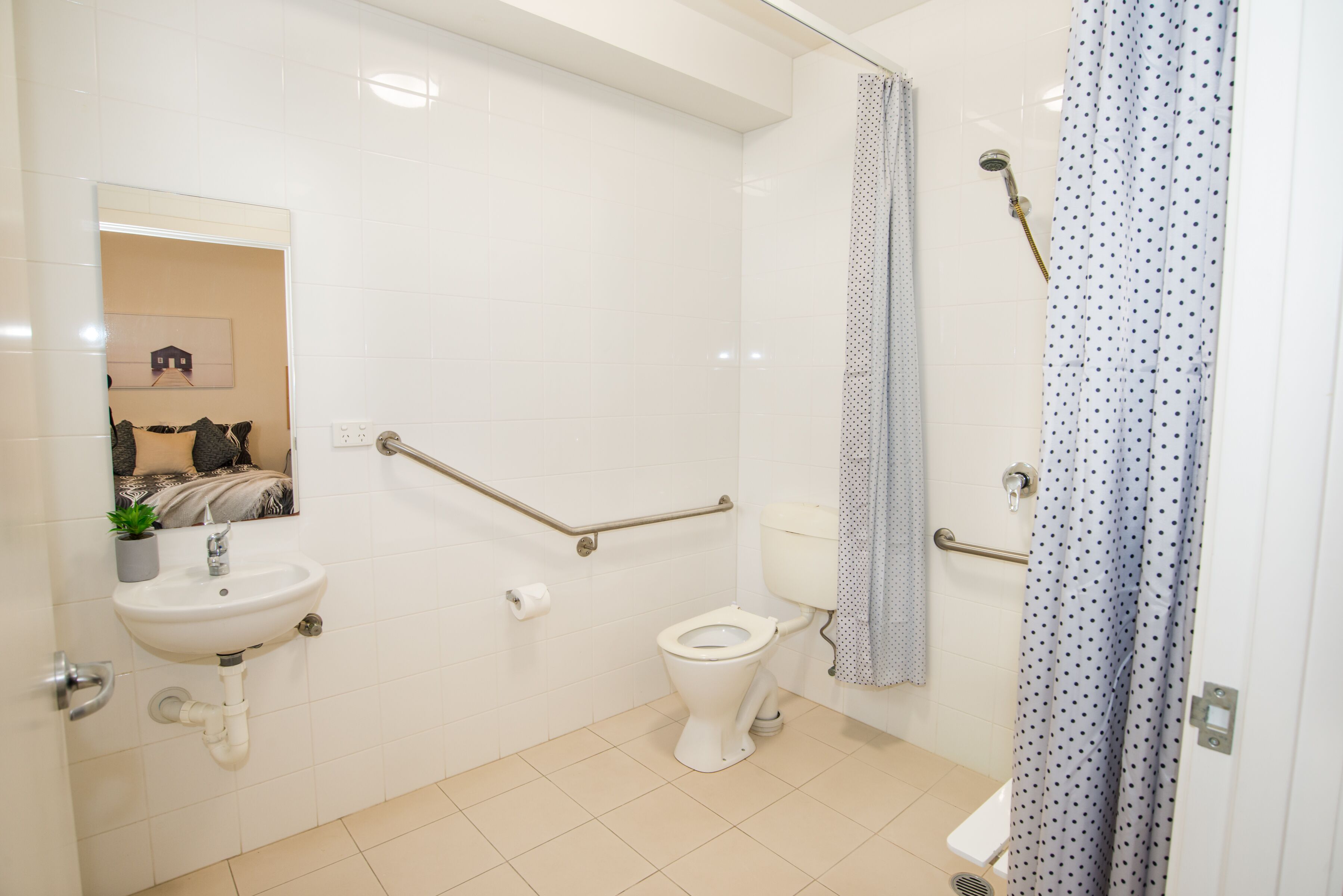 Ensuite apartment in Berwick location — image 5