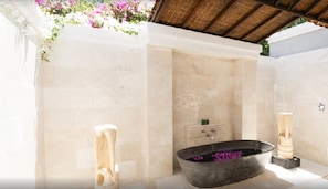 Bathroom - KO KO MO Resort (Gili Trawangan)