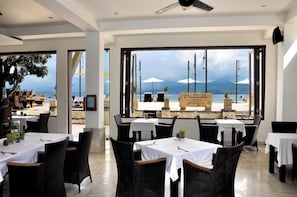 Outdoor dining - KO KO MO Resort (Gili Trawangan)