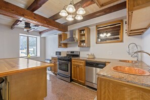 ثلاجة، ميكروويف، فرن، موقد طهي مسطح