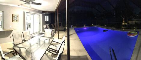 Alberca al aire libre y alberca climatizada