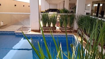 Ulkouima-allas, lämmitetty uima-allas