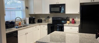 Harbor Heights Pet Friendly and close to the Beach