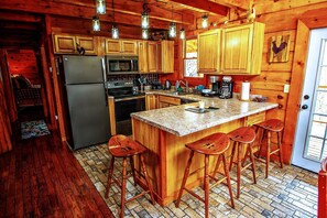 Kylskåp, mikrovågsugn, ugn och spishäll