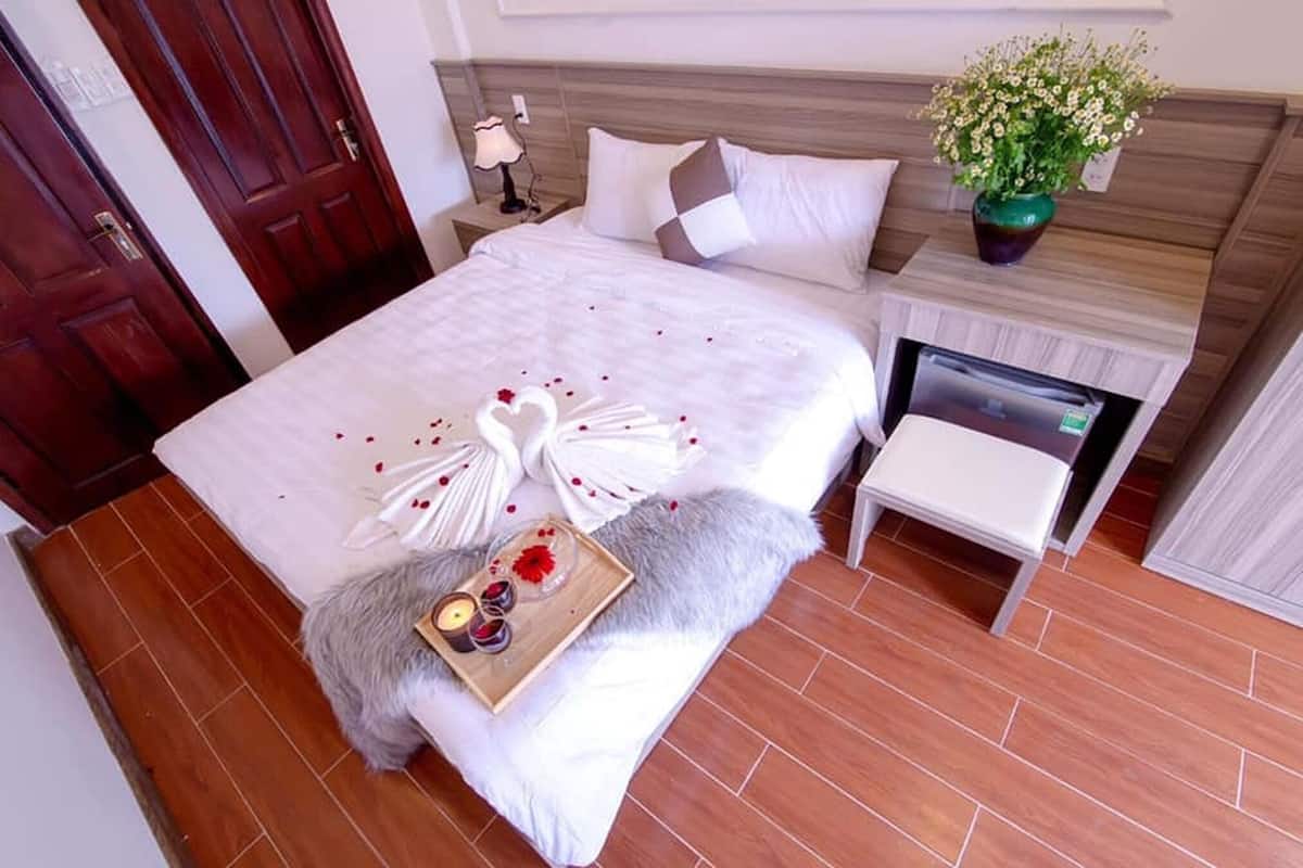 WiFi (free), bed sheets