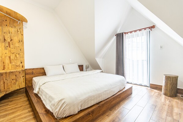 Minibar, desk, soundproofing, free WiFi - Nguyen Dang Hotel (Da Lat)