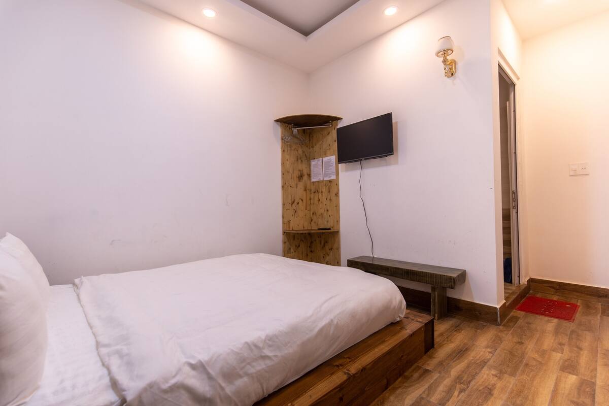 Double Room | Minibar, desk, soundproofing, WiFi (free)