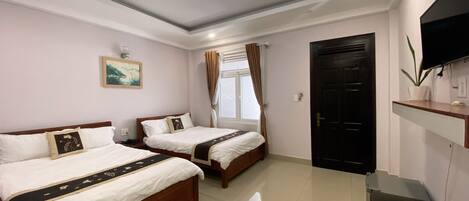 Quadruple Room | Desk, blackout curtains, free WiFi, bed sheets