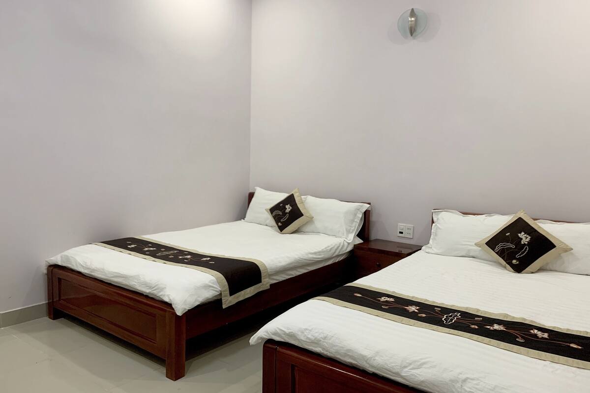 Double Room | Meja, langsir/tirai gelap terus, Wi-fi percuma, cadar katil 
