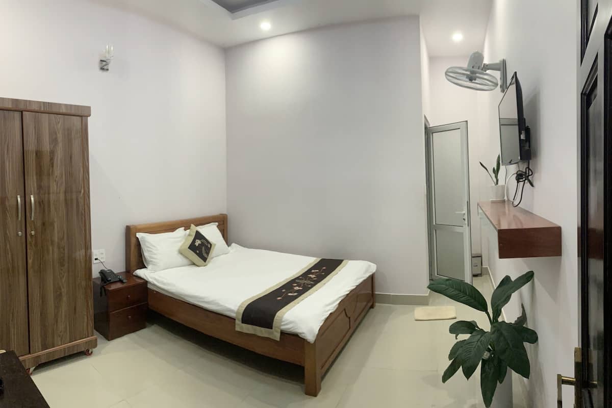 1 phòng ngủ, bàn, màn/rèm cản sáng