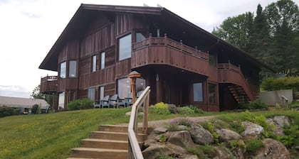 Trapp Family Lodge-2 BR guest house. Enjoy peak leaf season!