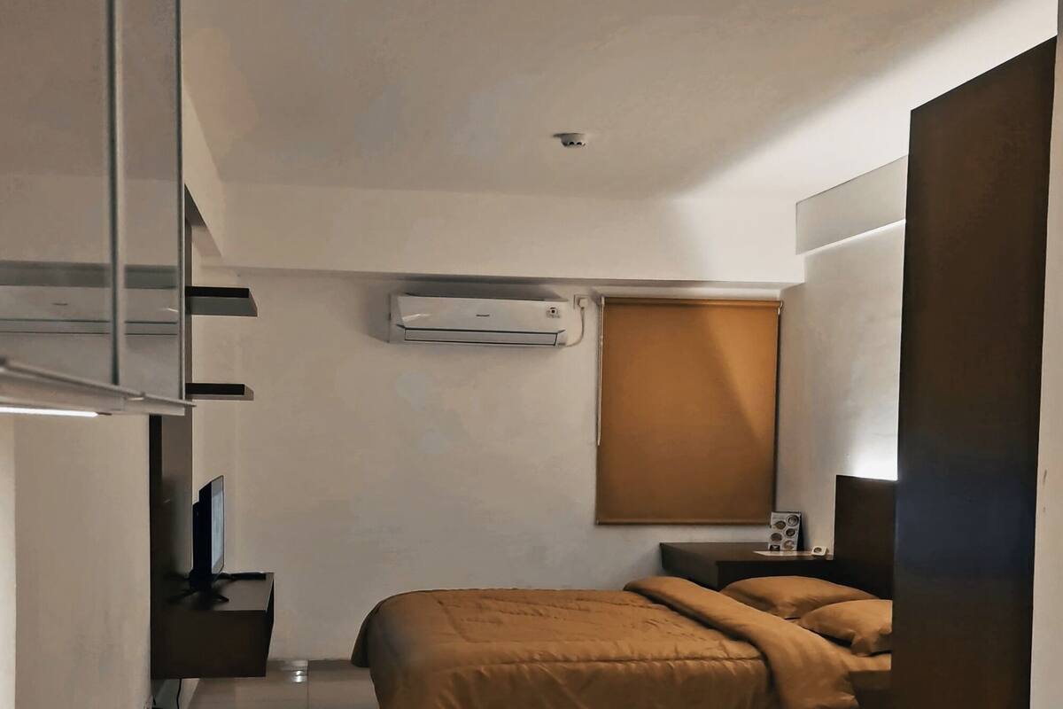 In-room safe, desk, free WiFi