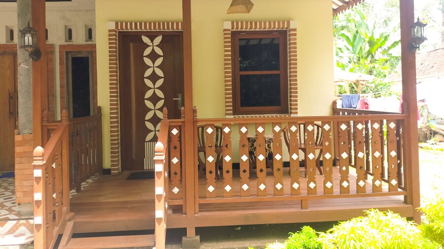 Anang Bed & Breakfast Syariah by Ndalem Beong