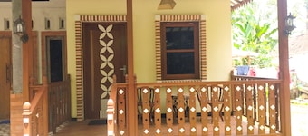 Anang Bed & Breakfast Syariah by Ndalem Beong