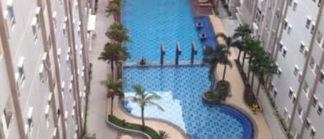 Kolam renang outdoor