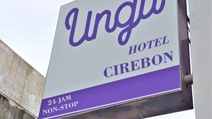 A hotel sign for Ungu Hotel Cirebon with 24-hour service.