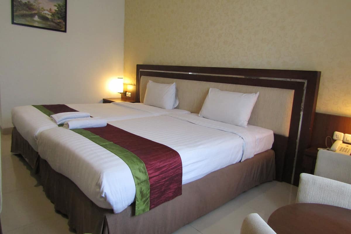 Deluxe Twin Room | Desk, free WiFi, bed sheets