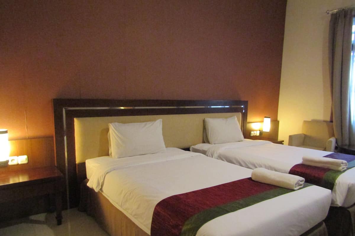 Superior Twin Room, Balcony | Desk, free WiFi, bed sheets