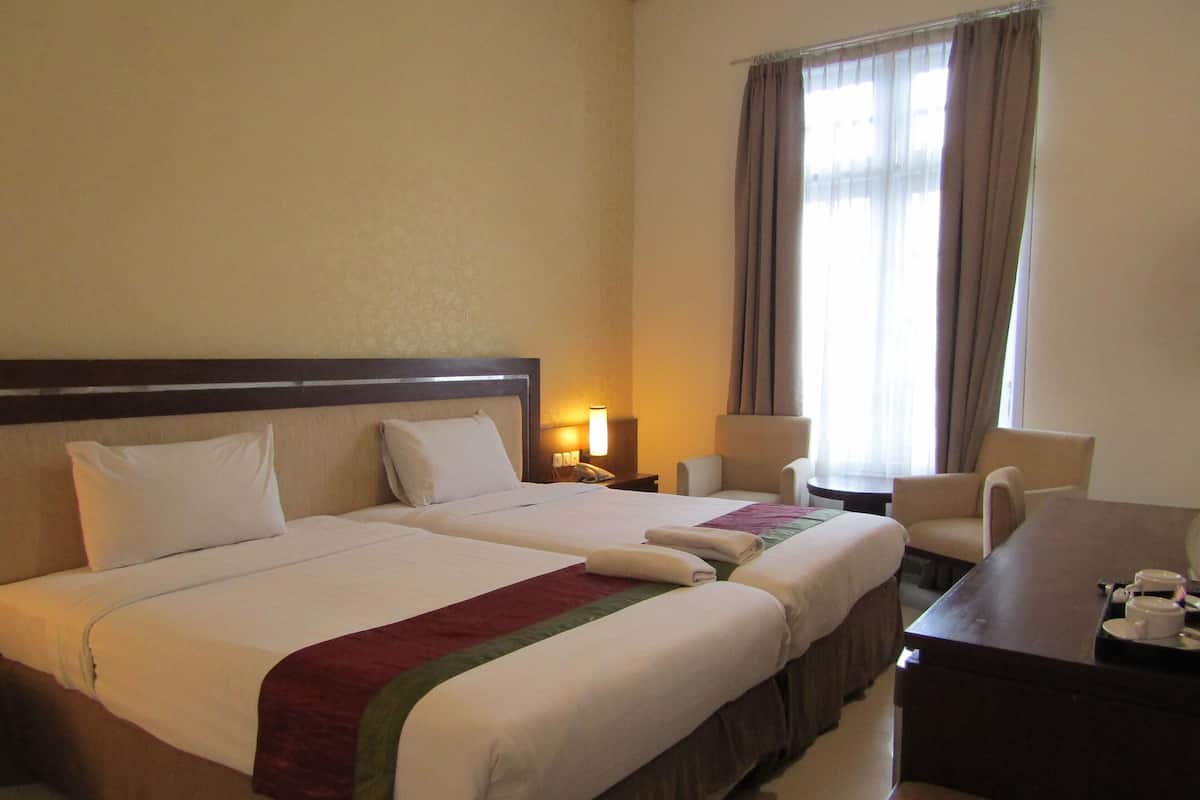 Deluxe Twin Room, Balcony | Desk, free WiFi, bed sheets