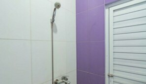 Deluxe Room | Bathroom | Shower, towels - VIP Hotel (Bandung)