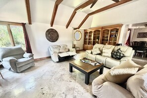 Smart TV, ping pong, computer monitors