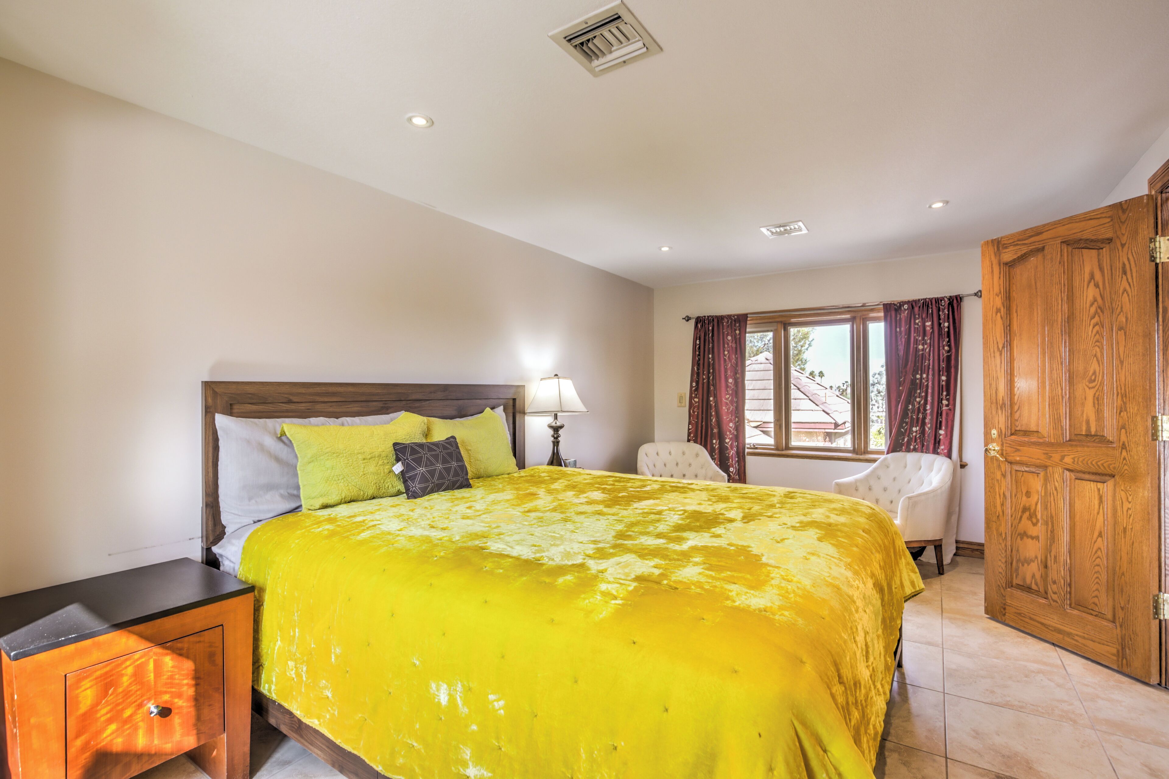 10 bedrooms, desk, iron/ironing board, travel cot