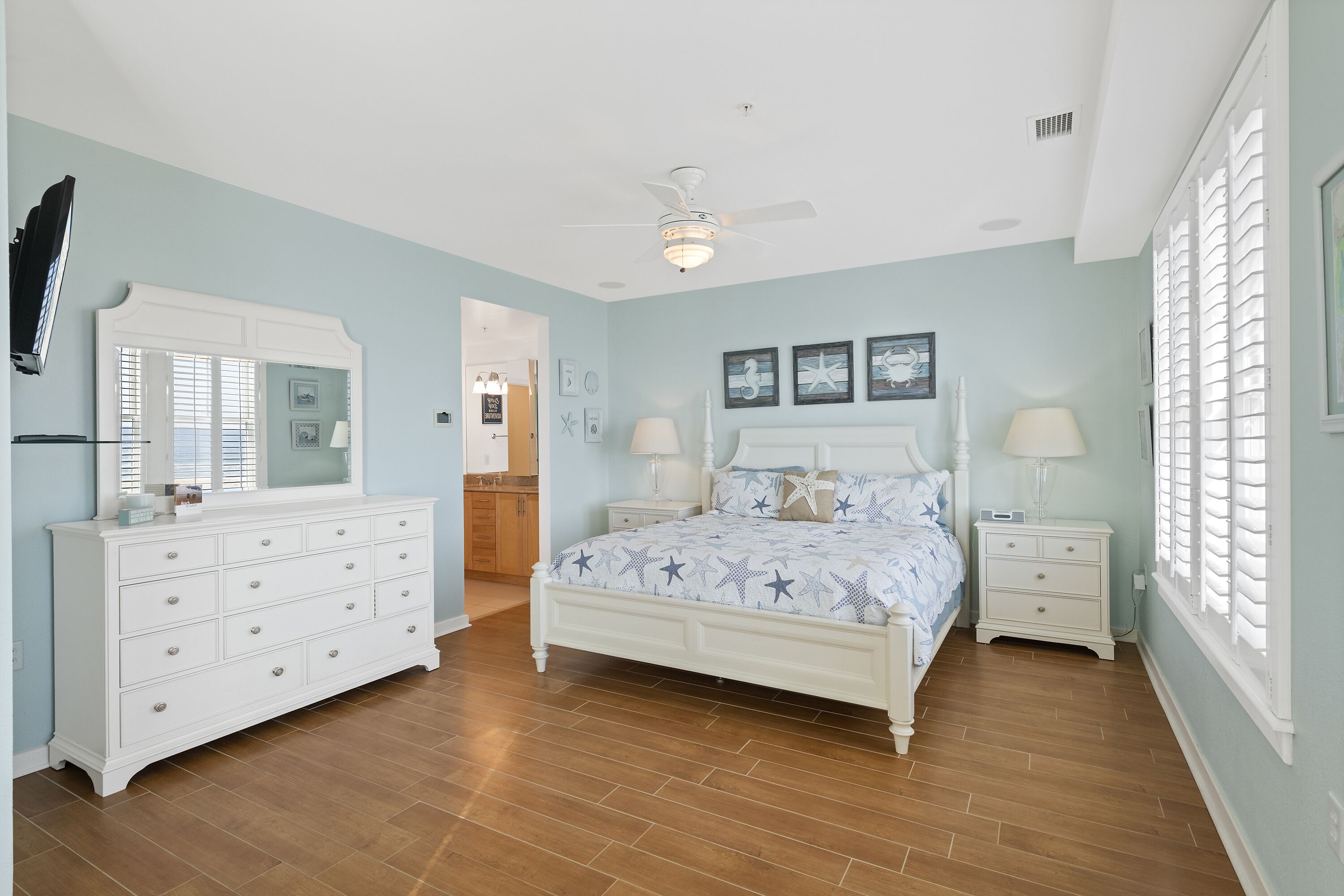 4 bedrooms, free WiFi, bed sheets, wheelchair access