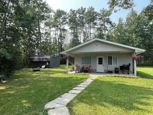 Guest House at Parkland Beach, Gull Lake