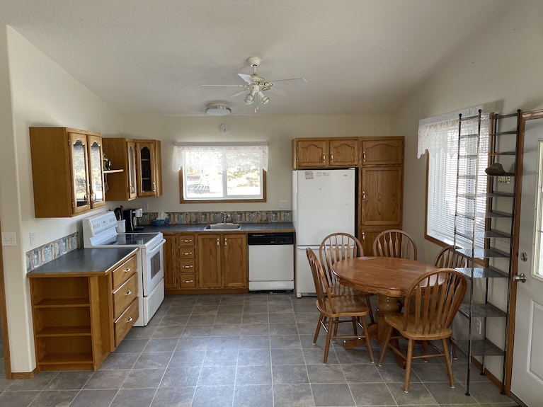 Guest House At Parkland Beach, Gull Lake - Alberta