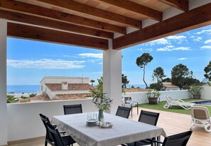 تناول ا لطعام بالخارج