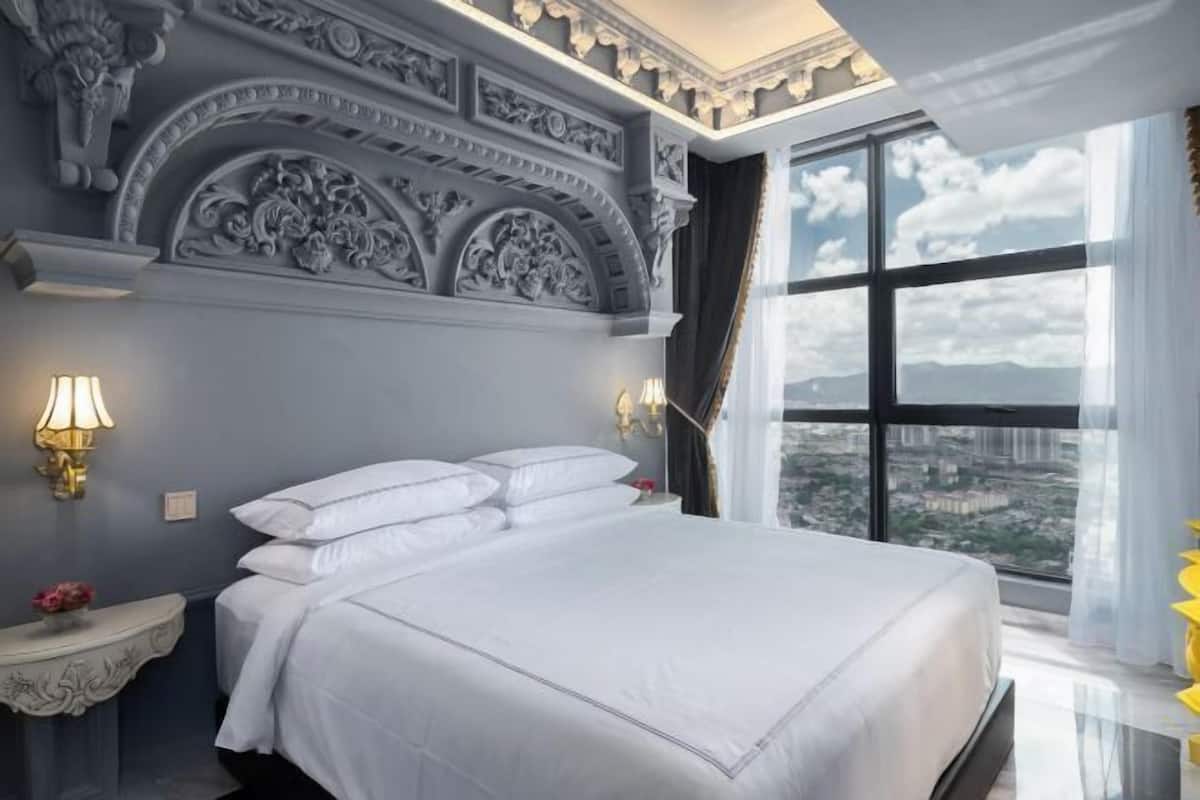 2 bedrooms, premium bedding, pillowtop beds, minibar