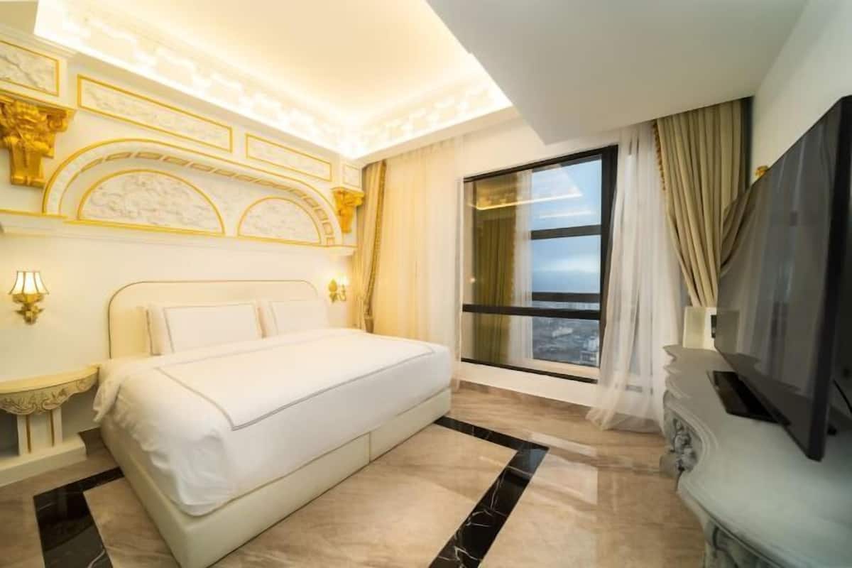 2 bedrooms, premium bedding, pillowtop beds, minibar