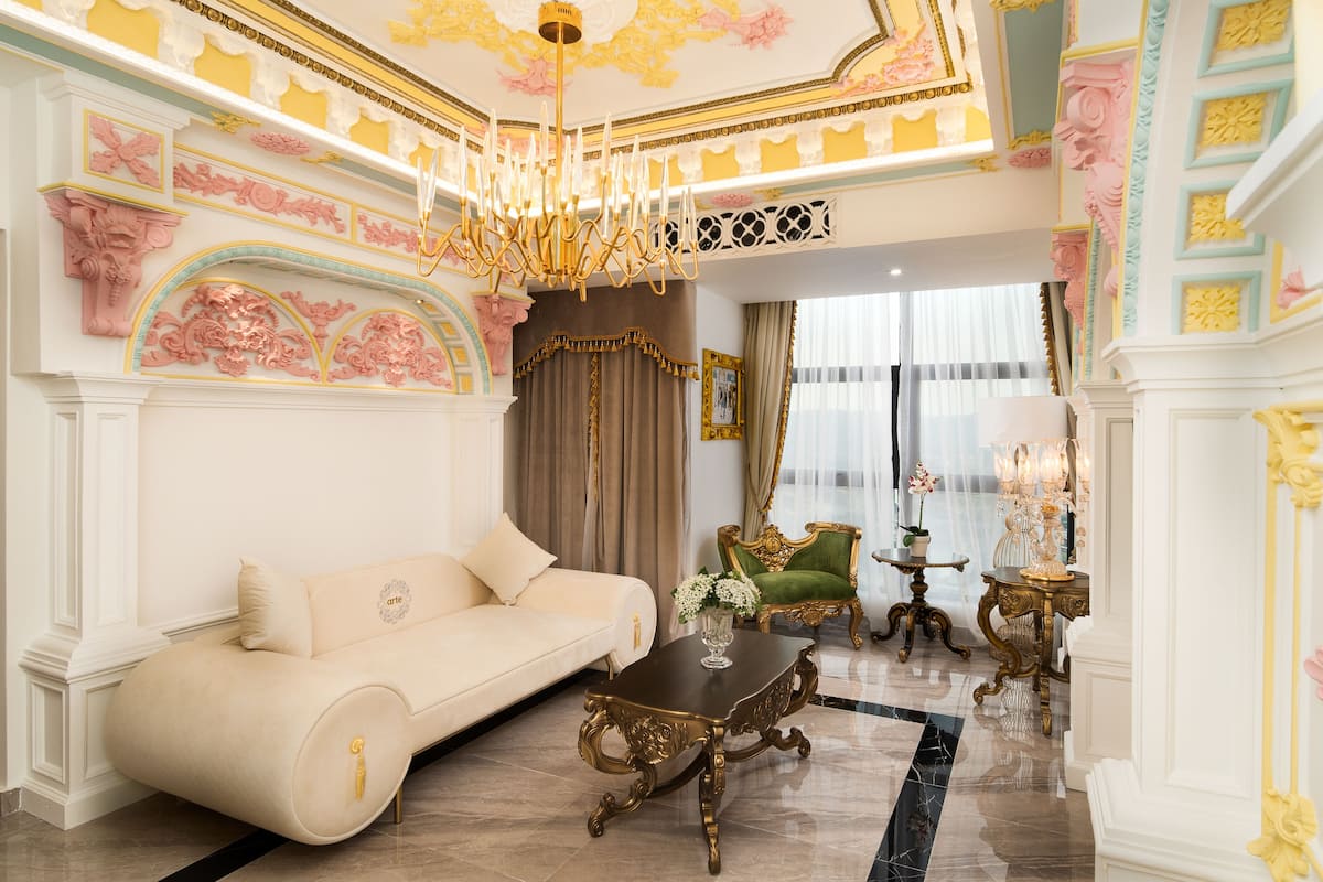 ARTISAN OPAL | 2 bedrooms, premium bedding, pillowtop beds, minibar
