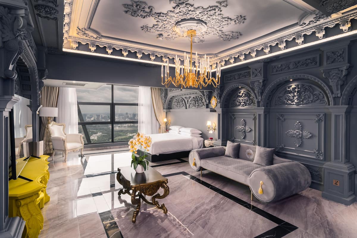 PALATIAL NOIRE III | 2 bedrooms, premium bedding, pillowtop beds, minibar
