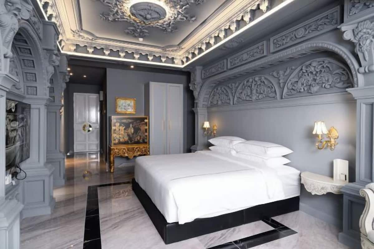 2 bedrooms, premium bedding, pillowtop beds, minibar