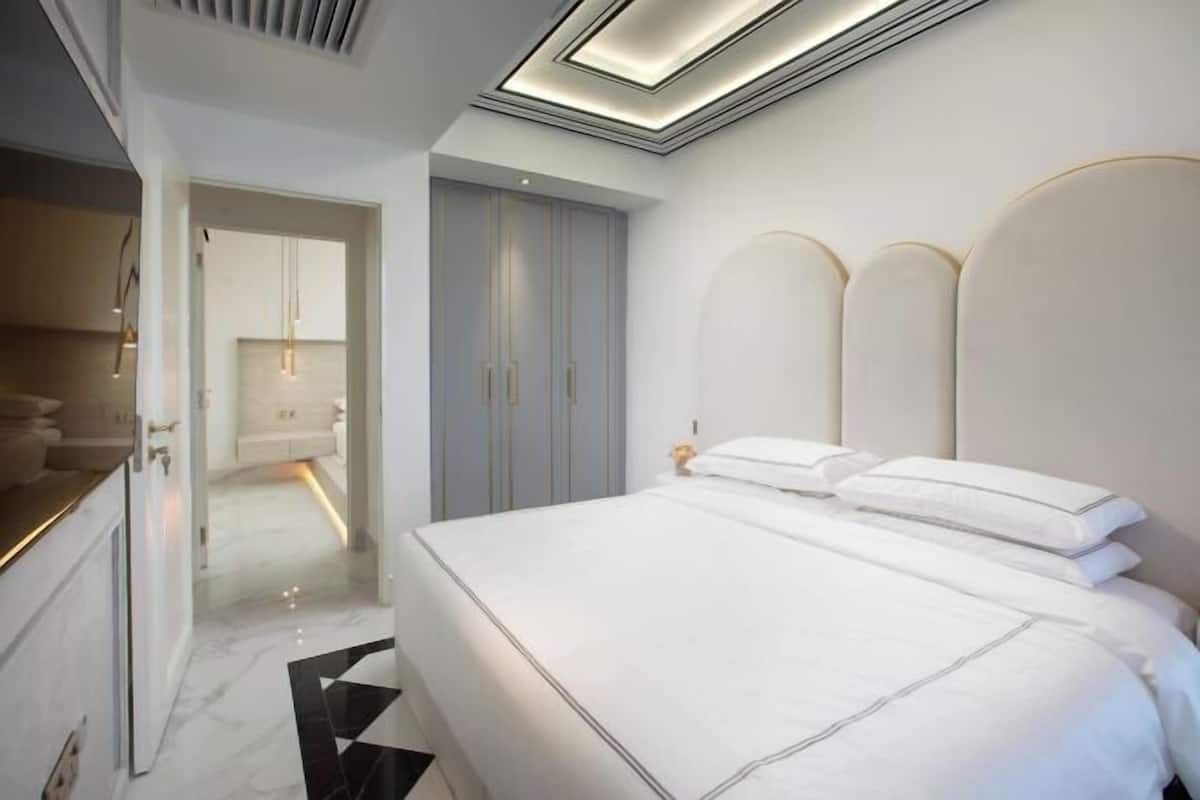 2 bedrooms, premium bedding, pillowtop beds, minibar