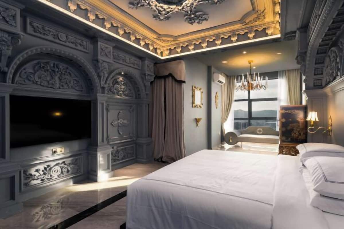 2 bedrooms, premium bedding, pillowtop beds, minibar