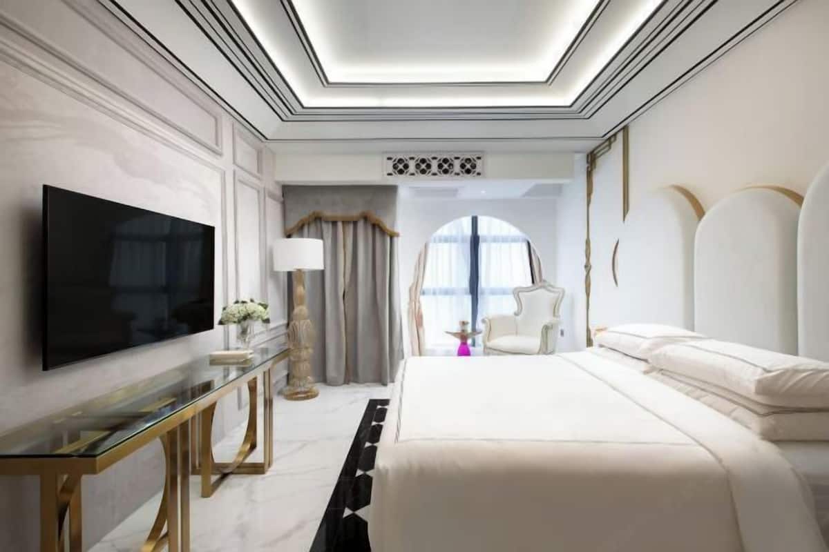 2 bedrooms, premium bedding, pillowtop beds, minibar