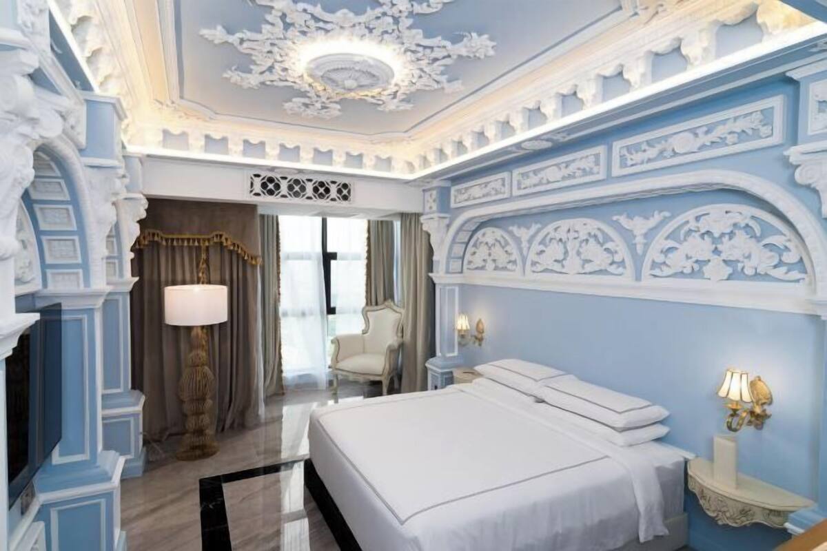 2 bedrooms, premium bedding, pillowtop beds, minibar